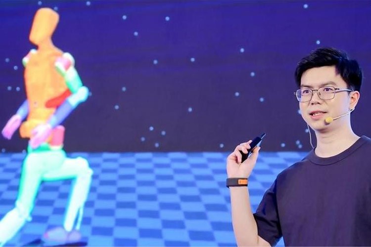 天才少年稚晖君suncitygroup太阳机器人走路进场！AI模型做大脑，目标售价20万以内