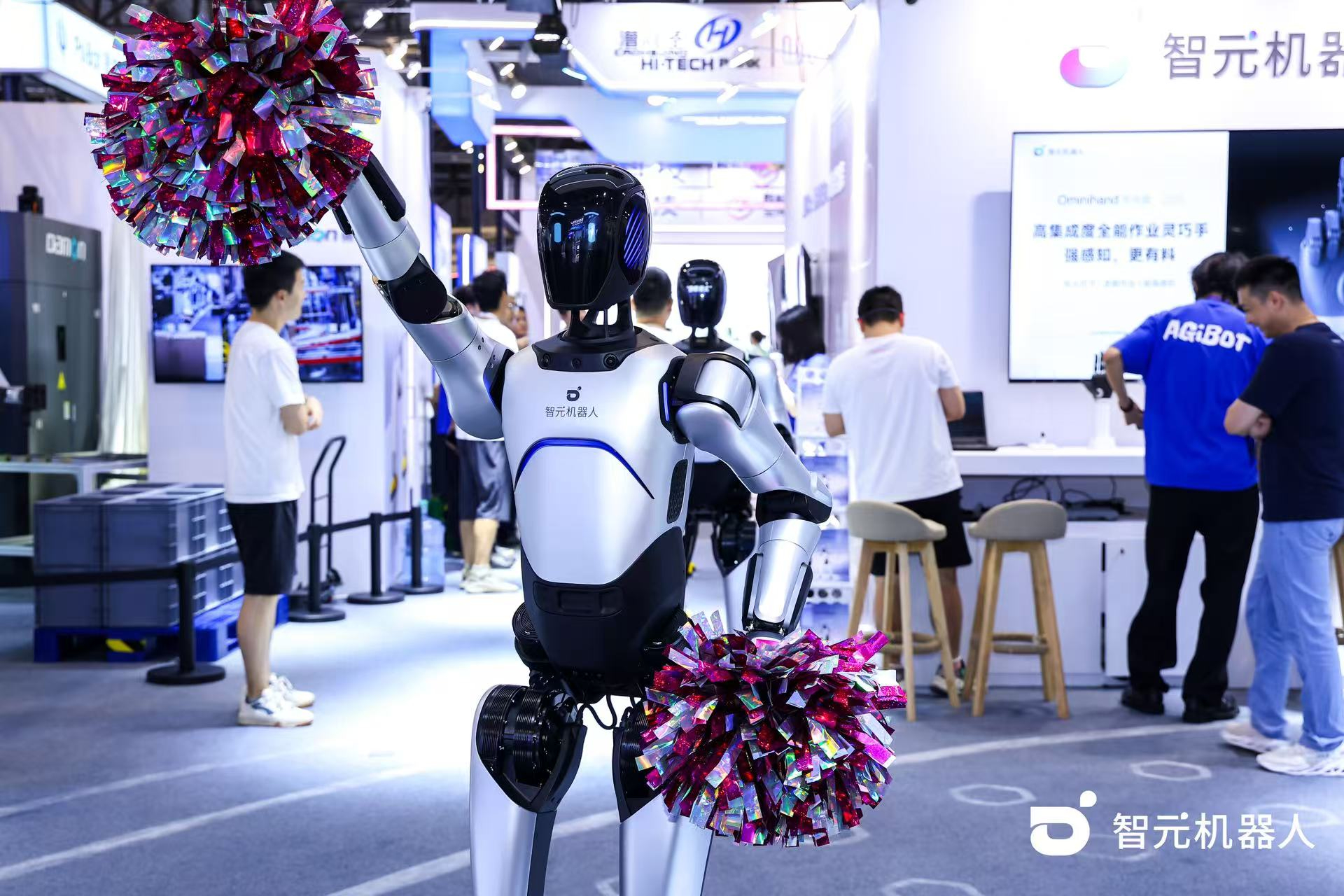suncitygroup太阳机器人 WAIC 首日展台火爆，机器...